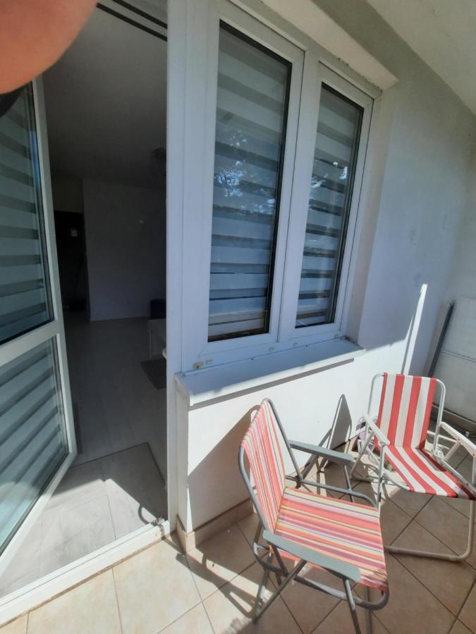 Apartament Zorzy Przy Instytucie Kardiologii Anin Warsaw Exterior photo