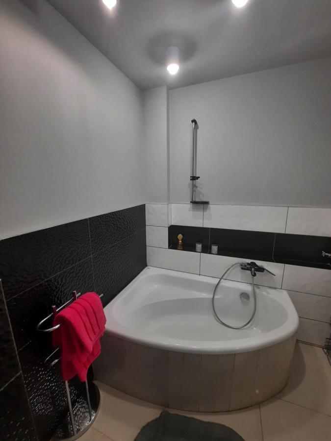 Apartament Zorzy Przy Instytucie Kardiologii Anin Warsaw Exterior photo