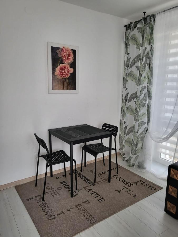 Apartament Zorzy Przy Instytucie Kardiologii Anin Warsaw Exterior photo